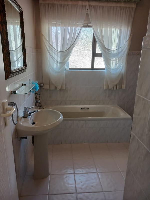 4 Bedroom Property for Sale in Lutzville Western Cape